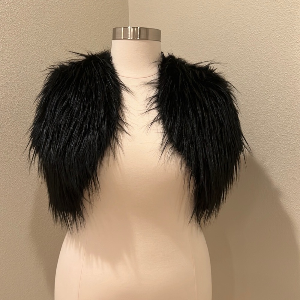 Fabulous Furs black faux fur cropped bolero vest. Size XL